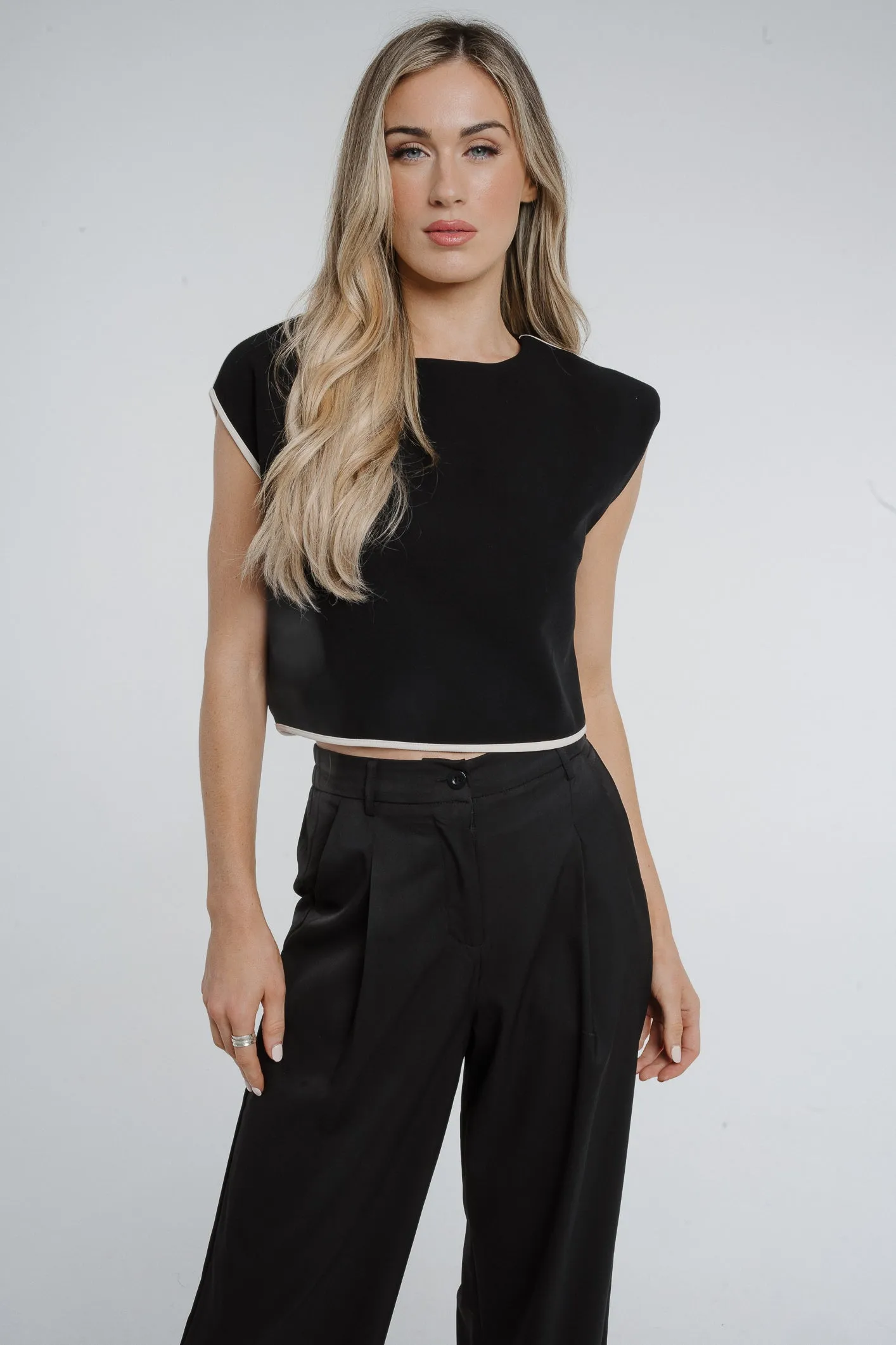 Alana Piped Sleeveless Top In Black
