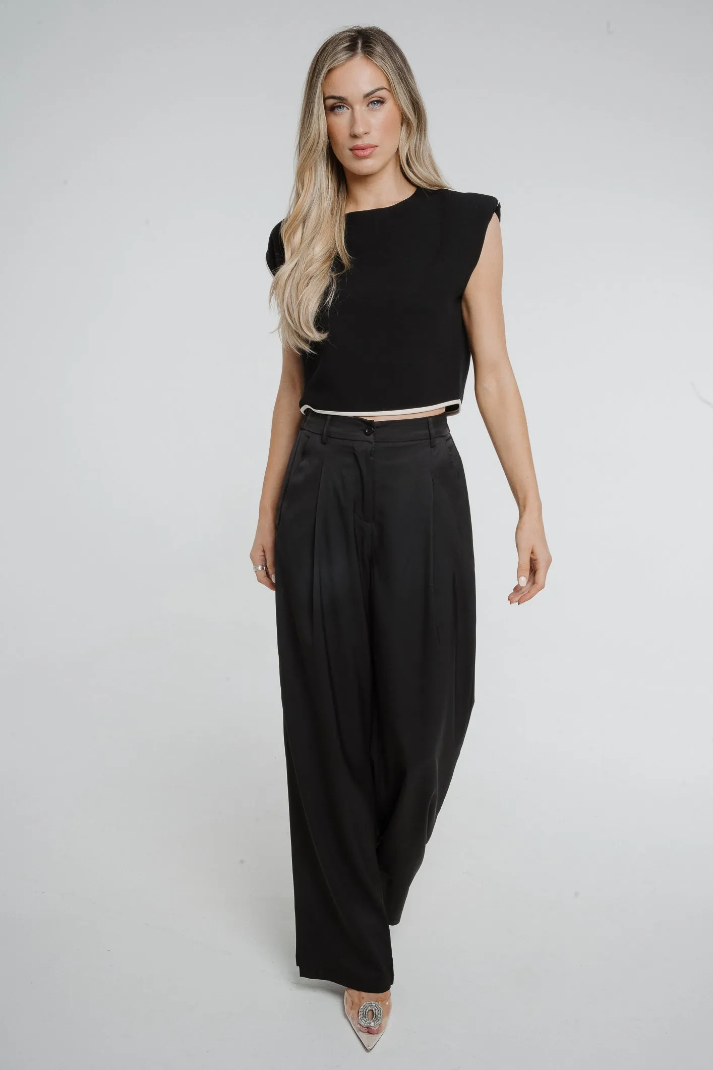 Alana Piped Sleeveless Top In Black