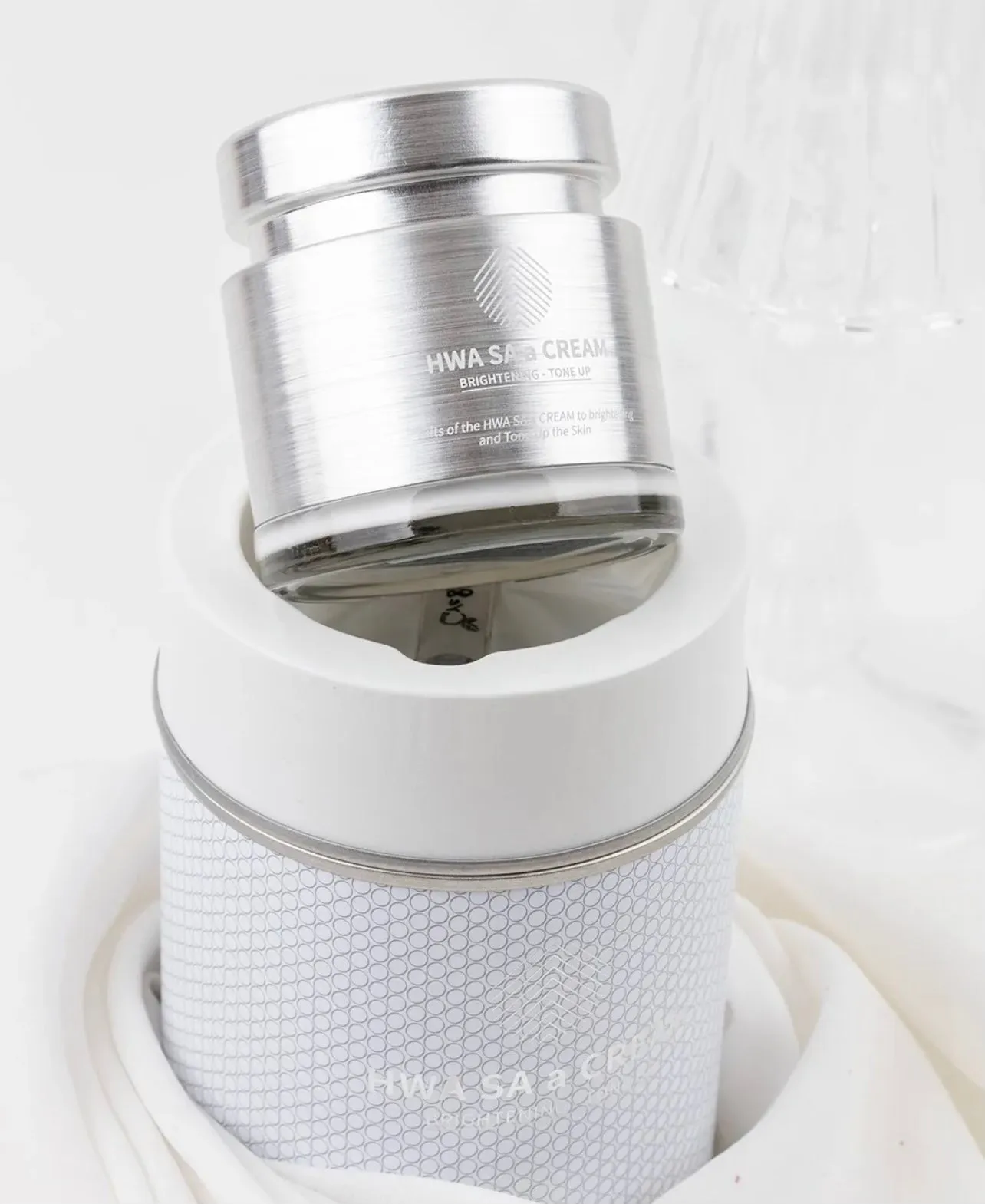 Cre8skin Brightening Hwasa Moisturizer