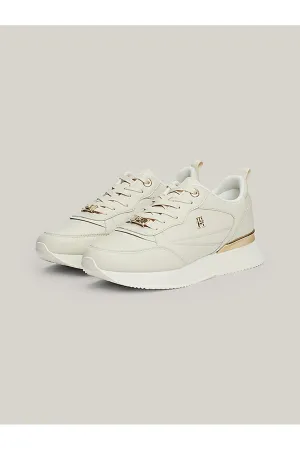 FEMININE RUNNER